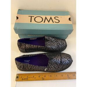 Toms youth 6/ Womens 8? Black Zebra Shimmer Print loafers new. #10015686